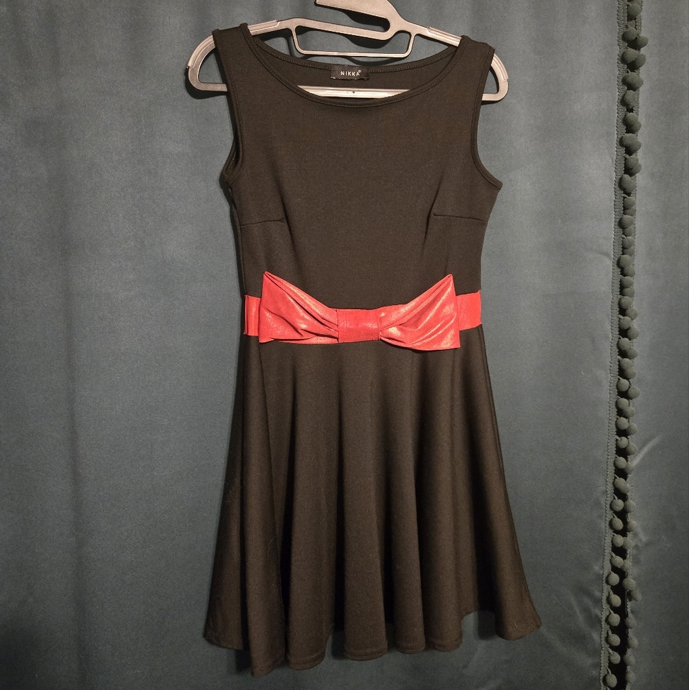 Boutique Black Skater Dress With Red Bow